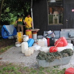 Uitladen Materiaal  36 - Scouts en Gidsen Zaventem 